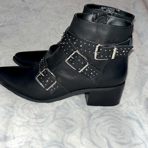 Steve Madden Glori black studded motorcycle booties. 71/2. - Picture 4 of 11